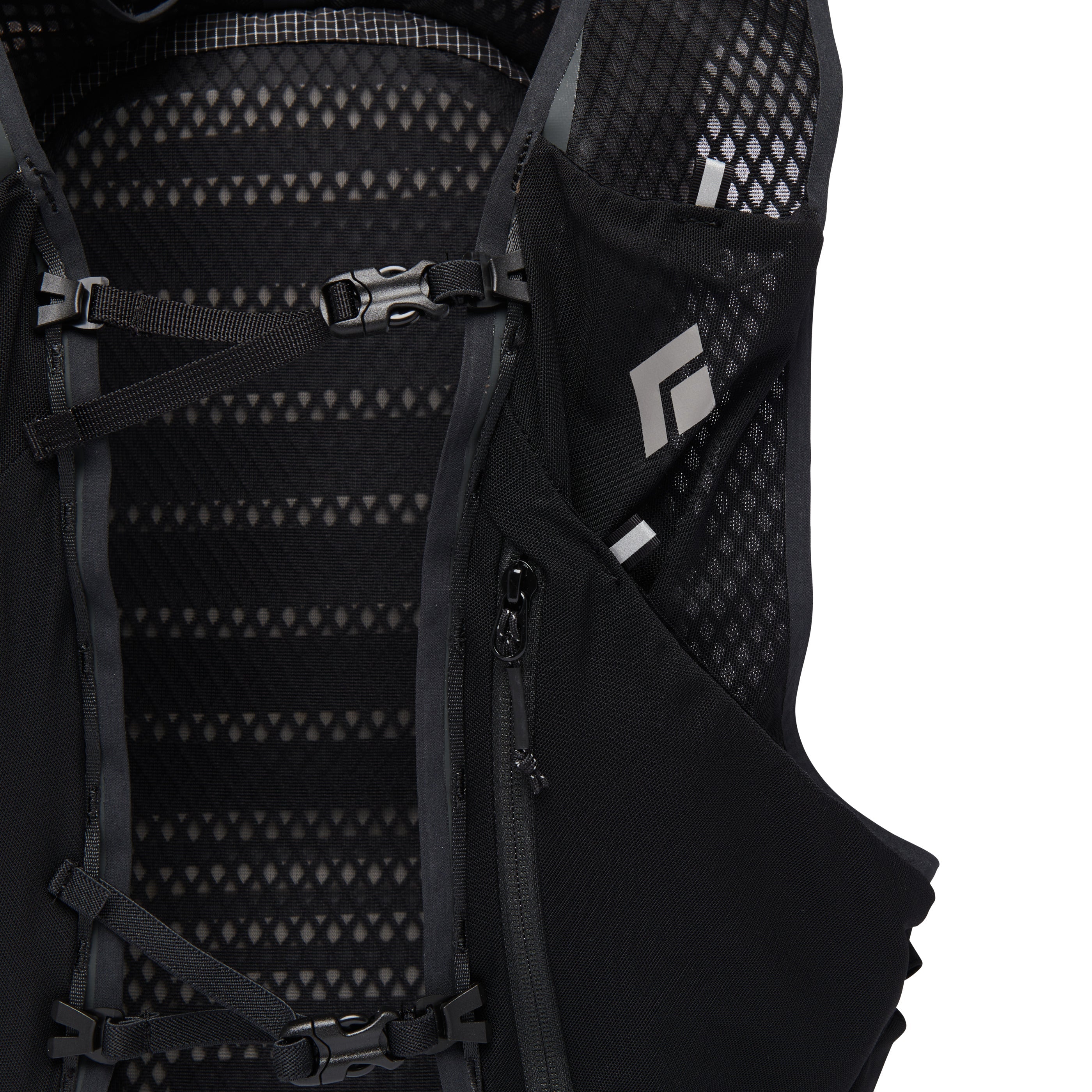 Distance 15 Backpack - Past Season